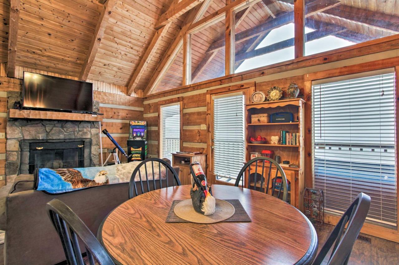 Sevierville Cabin With Private Hot Tub And Fireplace! エクステリア 写真